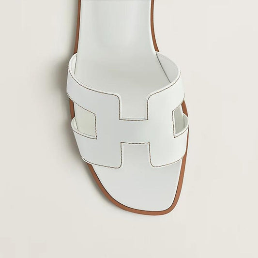 Flache Sandalen mit ausgeschnittenen Riemen - Diana