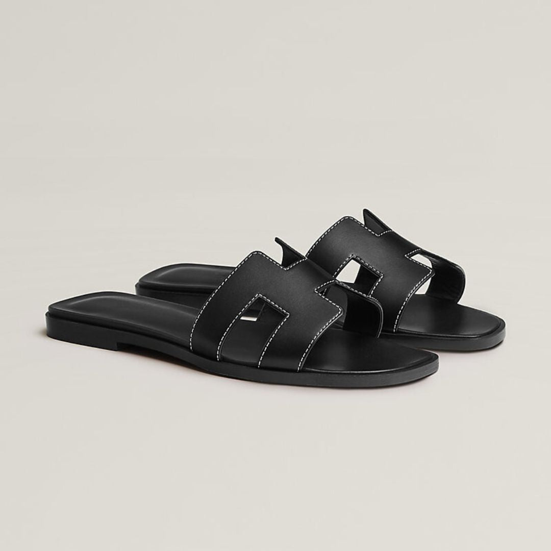 Flache Sandalen mit ausgeschnittenen Riemen - Diana