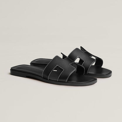 Flache Sandalen mit ausgeschnittenen Riemen - Diana