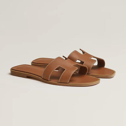 Flache Sandalen mit ausgeschnittenen Riemen - Diana