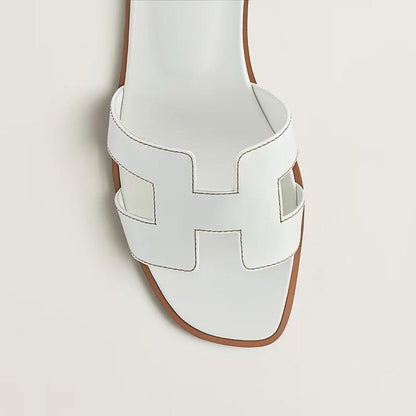 Flache Sandalen mit ausgeschnittenen Riemen - Diana
