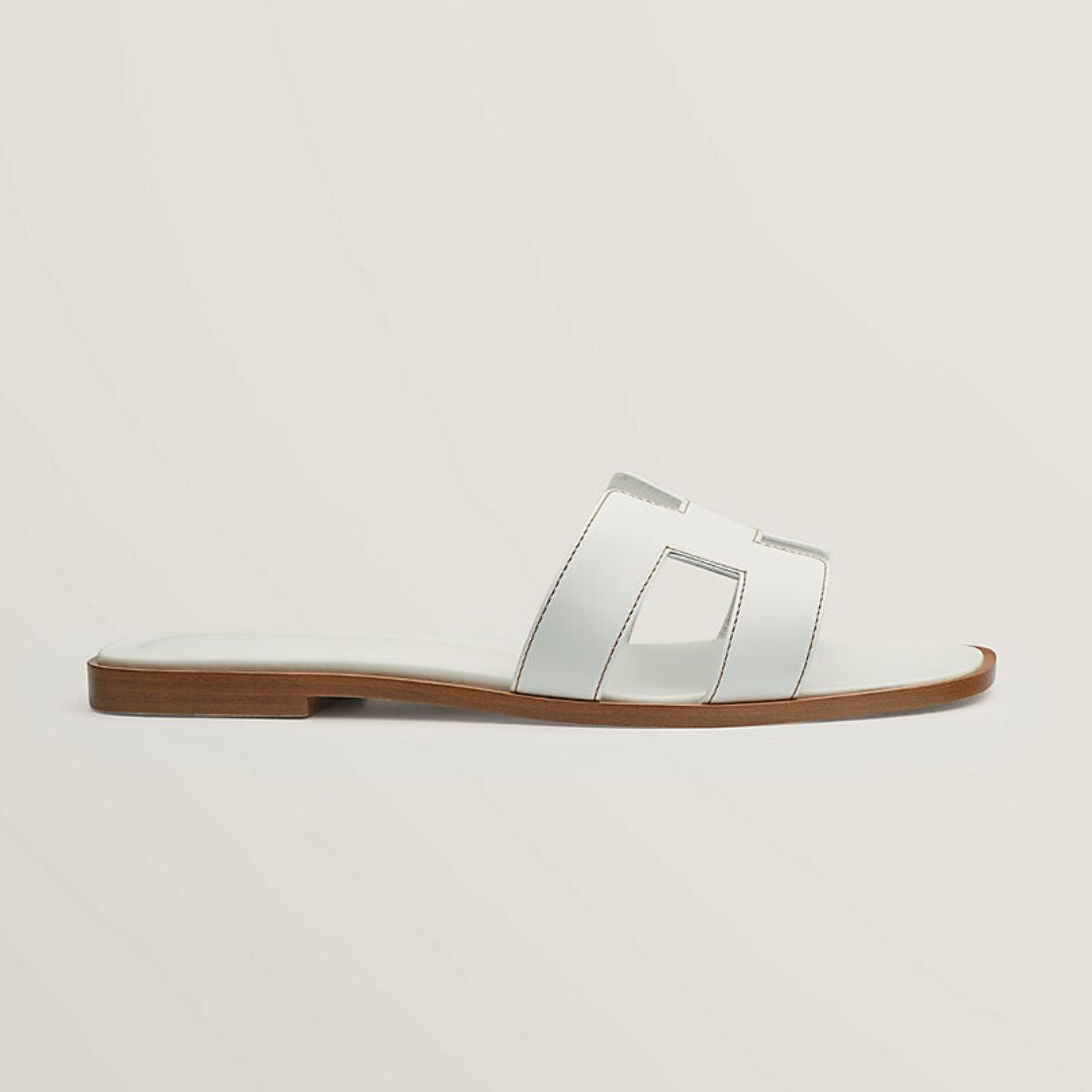 Flache Sandalen mit ausgeschnittenen Riemen - Diana
