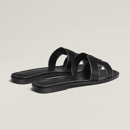 Flache Sandalen mit ausgeschnittenen Riemen - Diana
