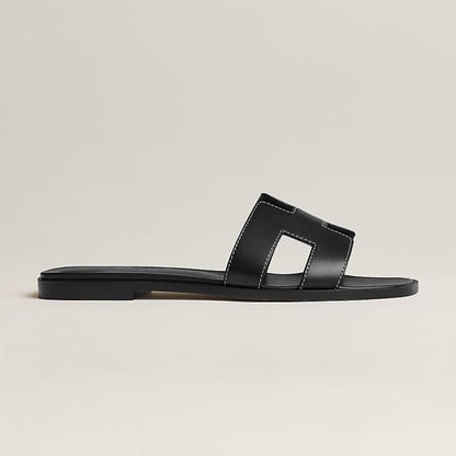 Flache Sandalen mit ausgeschnittenen Riemen - Diana