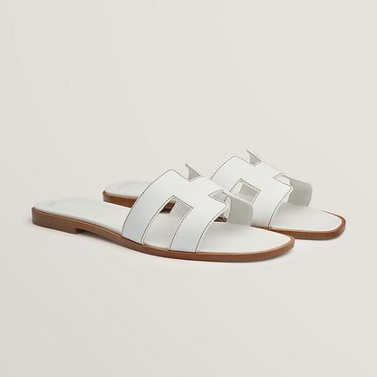 Flache Sandalen mit ausgeschnittenen Riemen - Diana