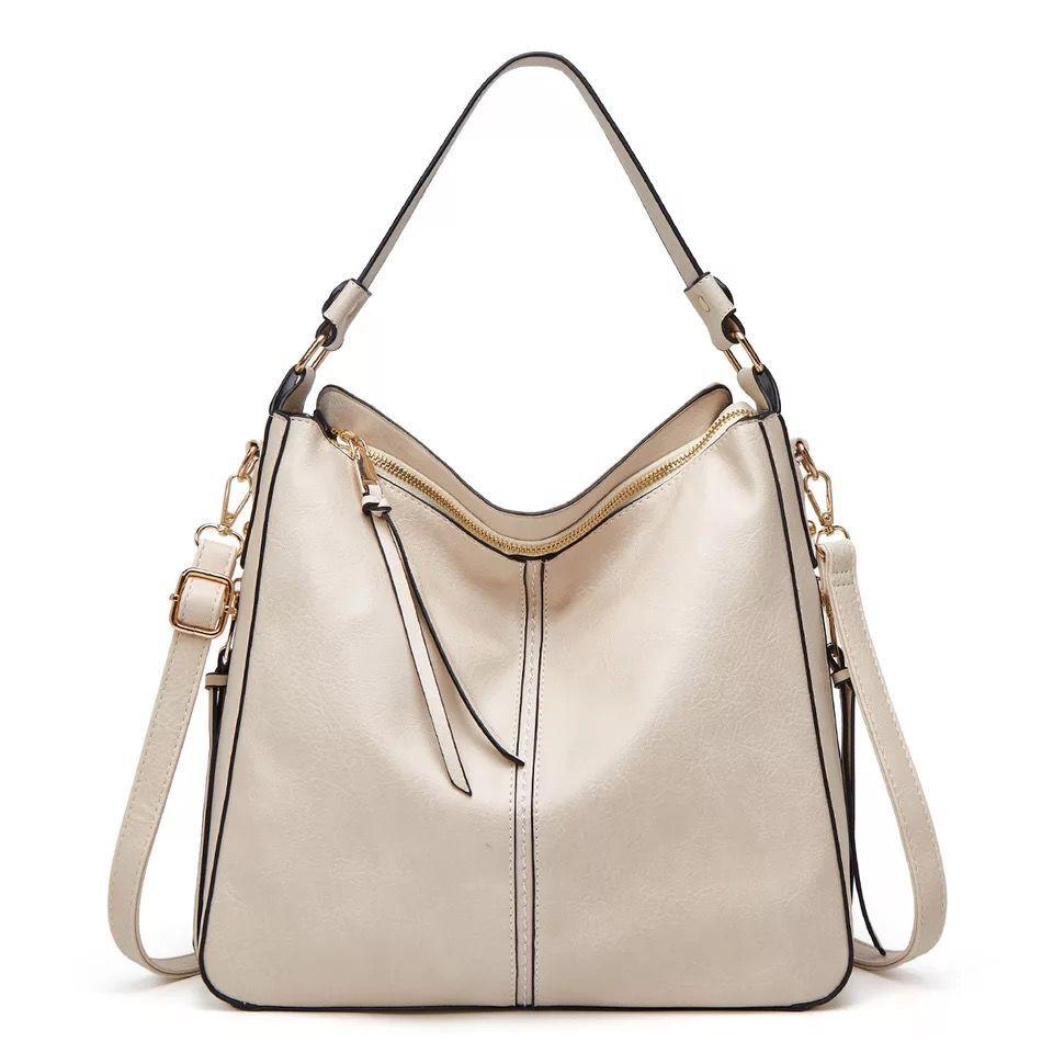 Klassische Lederschultertasche mit eleganten Golddetails