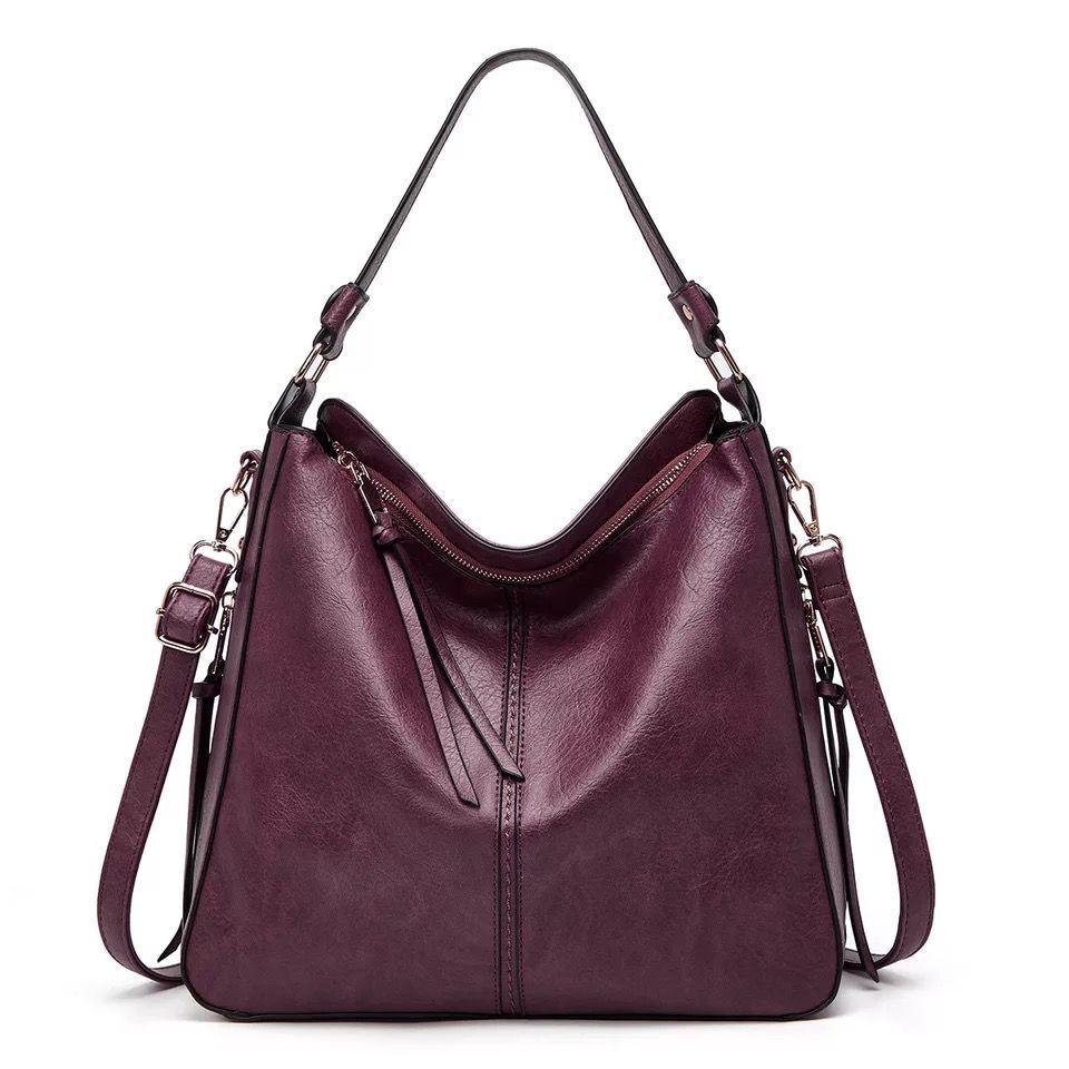 Klassische Lederschultertasche mit eleganten Golddetails
