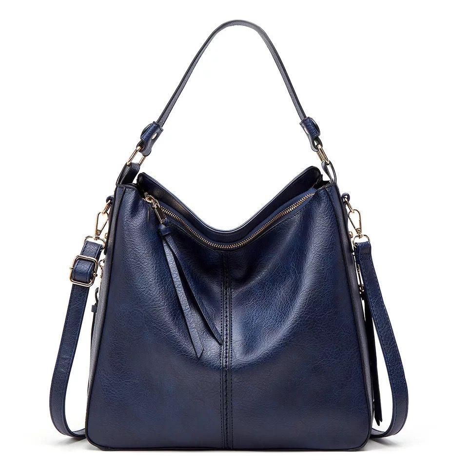 Klassische Lederschultertasche mit eleganten Golddetails