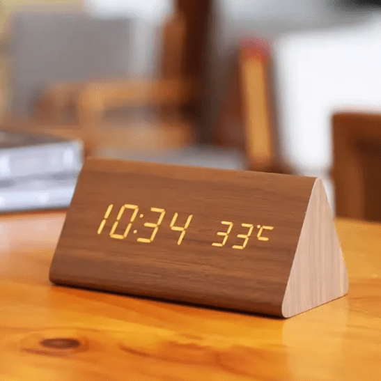 WOODSENSE – LED-Holzuhr mit Sprachsteuerung für eine stilvolle Zeitanzeige