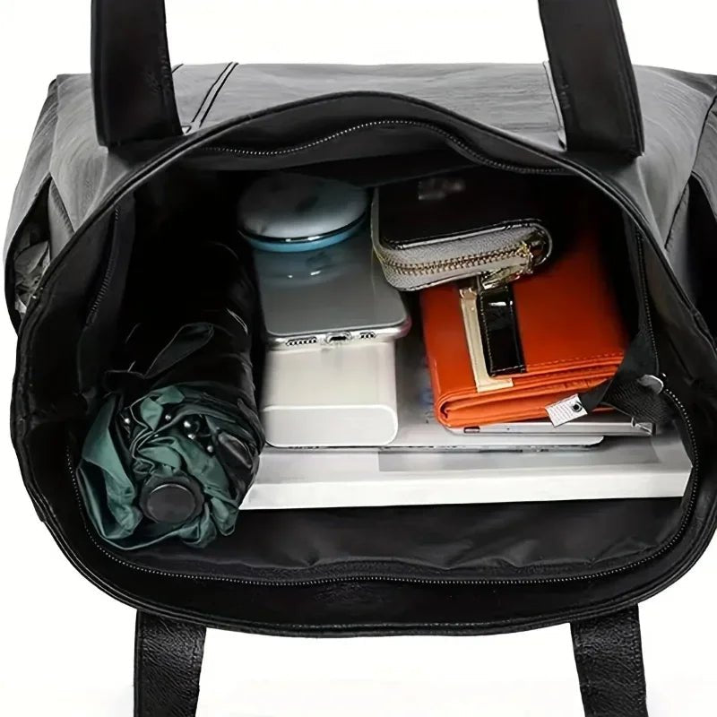 VINTARIS – Elegant Leather Shoulder Bag with Retro Touch and Smooth Surface